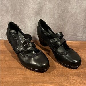 Aravon comfort Mary Jane leather heels size 9.5